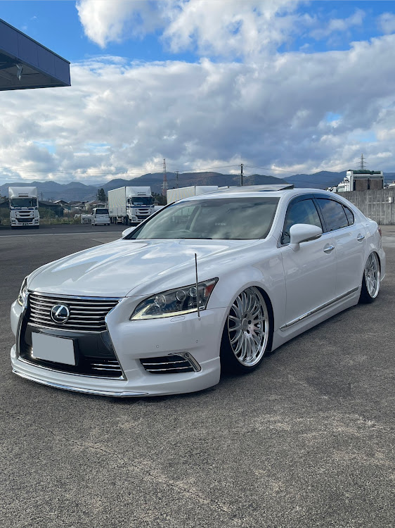 LSの洗車・洗車に6時間に関するカスタム事例の投稿画像1枚目