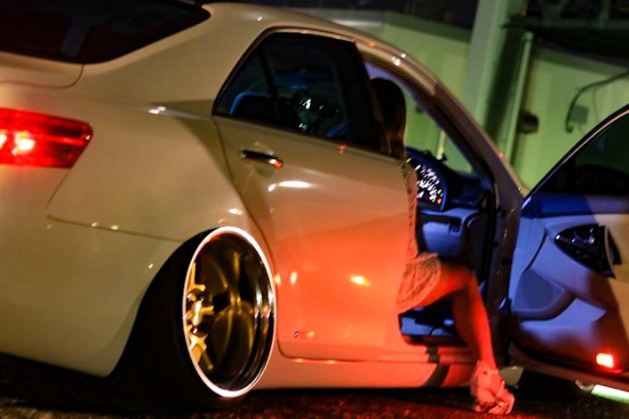 カムリの#USDM・夏休みの工作・#生足派・車高調整に関するカスタム事例の投稿画像2枚目