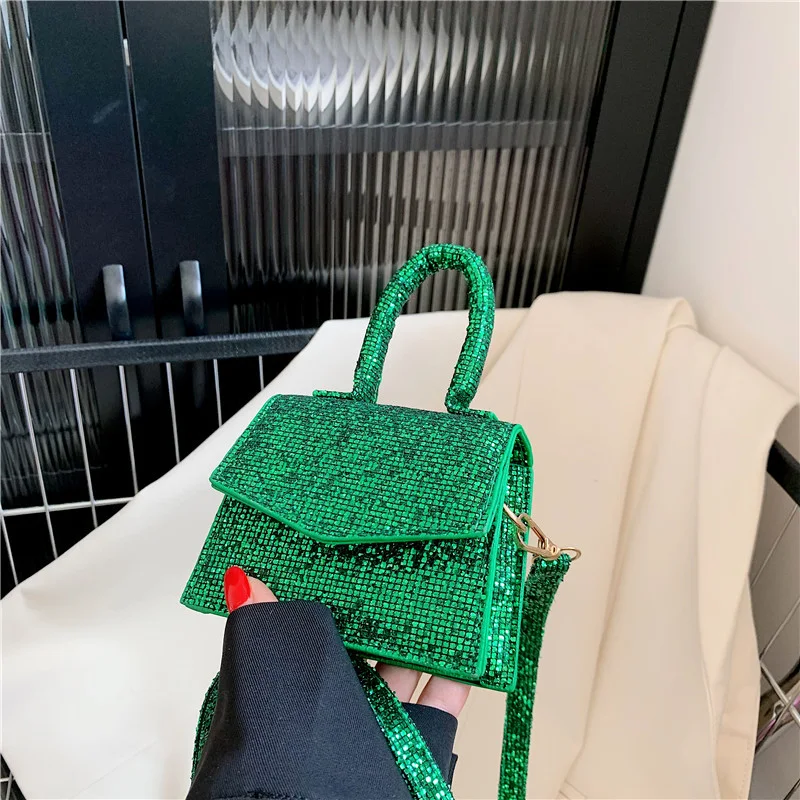 Ženska Trendy Torba Preko Ramena s Lancem, Usklađena sa Svim Stilovima. Idealna za svakodnevnu upotrebu, udobna i moderna.