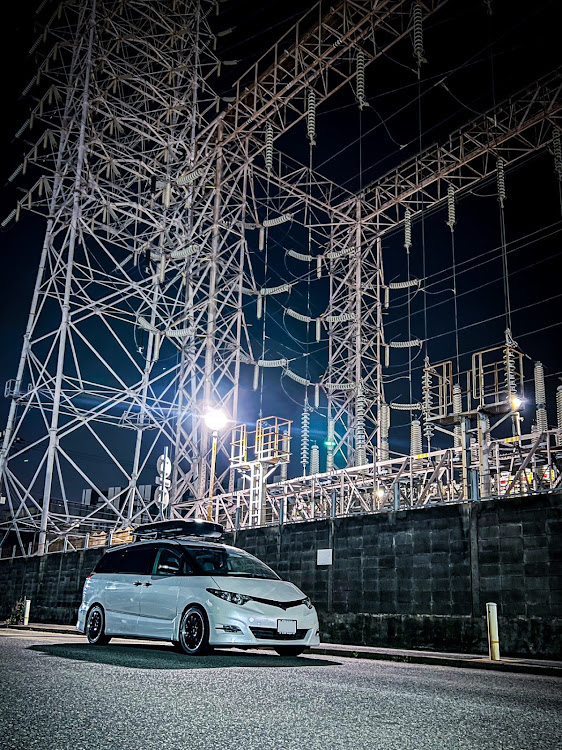 エスティマの変電所・夜景・パンダカラーに関するカスタム事例の投稿画像1枚目