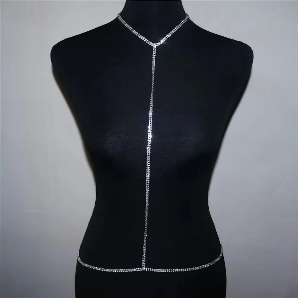 Chaîne de corps de bikini scintillante avec strass. Sublimez votre look à la plage ou en soirée. L'accessoire idéal pour briller.
