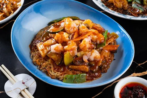 Pan Fried Noodles With Soya Garlic Prawns(Mc)