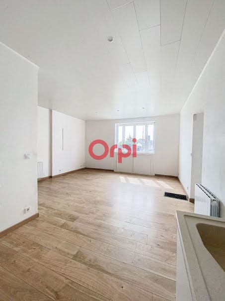 Location  maison 4 pièces 88 m² à Saint-Yorre (03270), 620 €