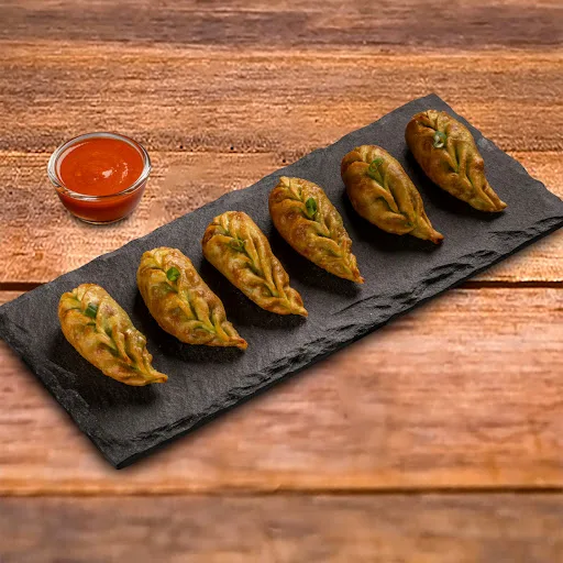 Fried Veg Darjeeling Momos With Momo Chutney