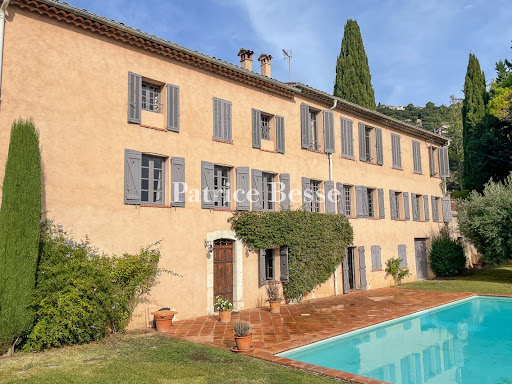 Maison avec piscine et jardin 3