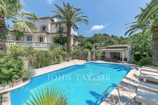 House with pool 1
