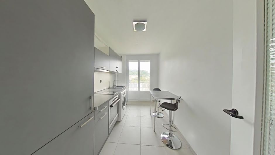 Location meublée appartement 2 pièces 29 m² à Valence (26000), 560 €