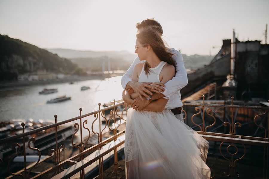 Fotografo di matrimoni Paniti Marta (panitimarta). Foto del 26 settembre 2019