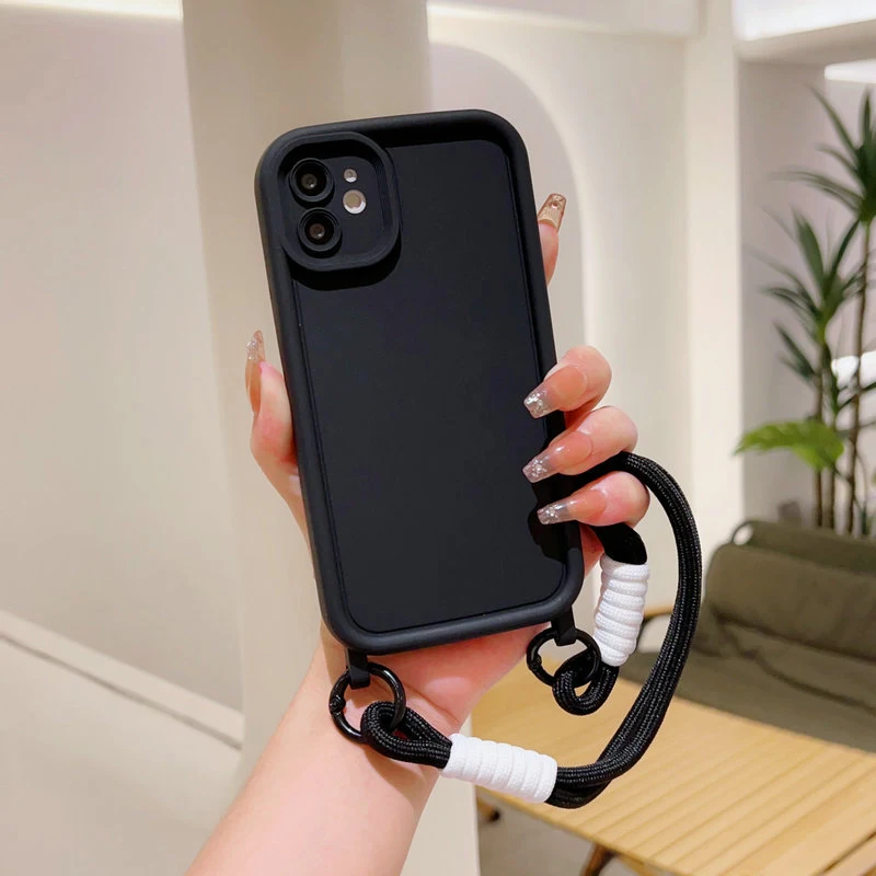 Capinha de silicone líquido para celular com cordão. Mantenha as mãos livres com proteção contra quedas e design elegante.