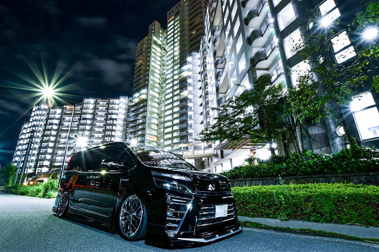 ヴォクシーのCAR SHOP YSR・28☆factory・ちょいRed Style・愛車のお気に入り写真バトン・本日もよろしくお願いします😄に関するカスタム事例の投稿画像1枚目