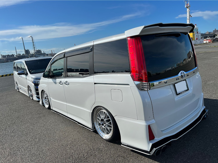 ノアの山口宇部港・釣り好きな人と繋がりたい・フォーメーションショット📷・ノア ヴォクシー エスクァイア・暑中見舞い申し上げます♪に関するカスタム事例の投稿画像2枚目