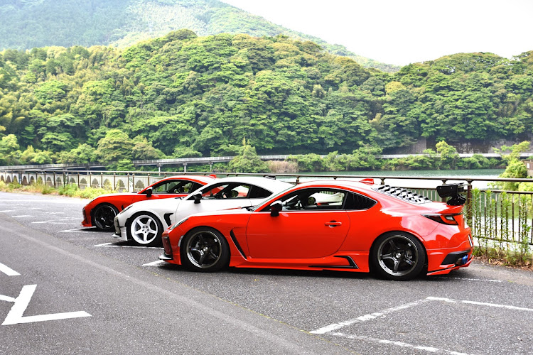 GR86の新緑と愛車・みんな5本スポークの9.5j・河内貯水池・平尾台・初心者マークは空気が読めないに関するカスタム事例の投稿画像3枚目
