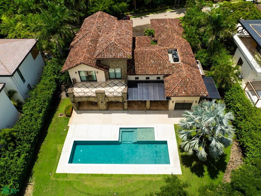 Maison avec piscine 2