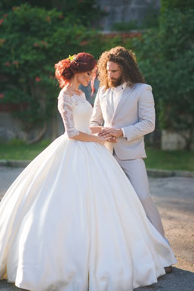 Fotógrafo de casamento Vlada Goryainova (vladahappy). Foto de 9 de setembro 2016