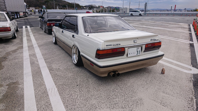 グロリアのY31ミーティング・私のグロが浮いて見える・刺激が強すぎに関するカスタム事例の投稿画像6枚目