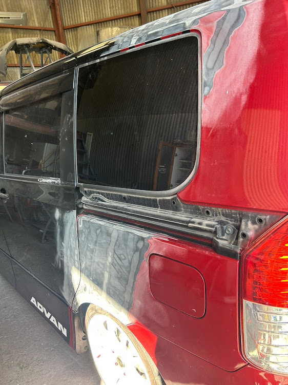 ヴォクシーのCUSTOM雅FAMILY・エアサスのある生活・塗装やりなおし・ちょうど良い車高に関するカスタム事例の投稿画像1枚目