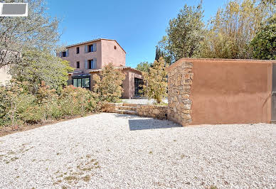 Maison avec piscine et terrasse 4