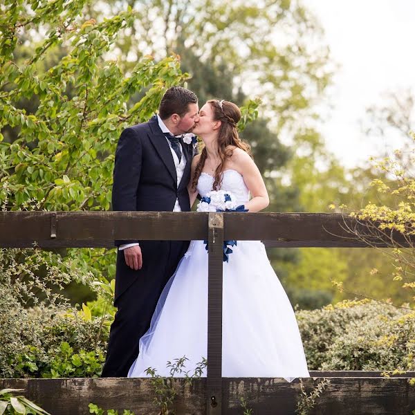 Fotógrafo de bodas Beverley Battersby (imnotsleepy). Foto del 2 de julio 2019