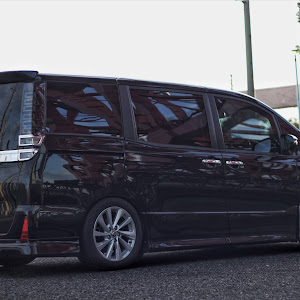ヴォクシー ZRR80W