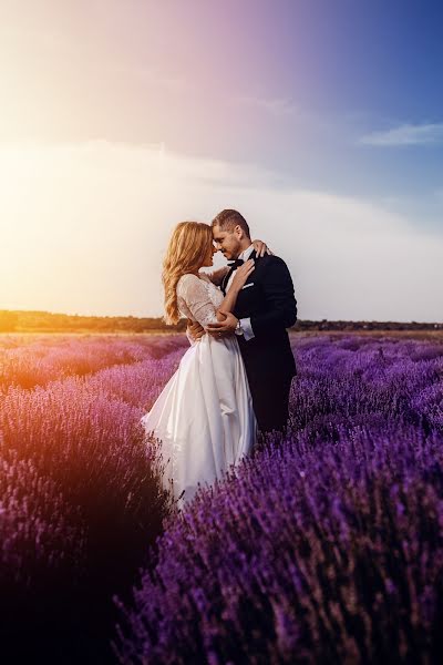 Fotografo di matrimoni Flavia Ganera (teoriazambetului). Foto del 4 novembre 2020