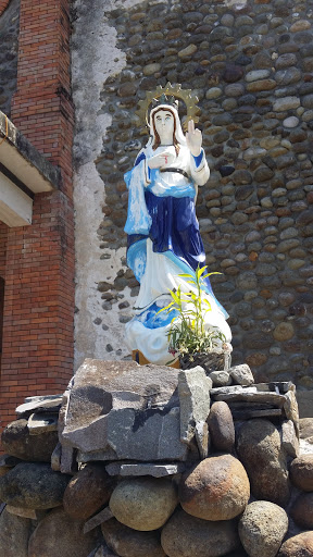 Lady of Fatima Statue