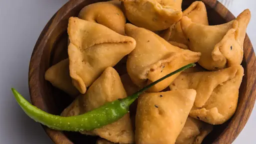 Chicken And Cheese Samosa