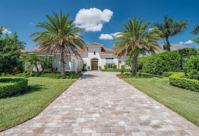 House with pool and garden 17