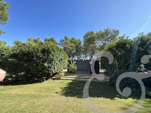 Property with pool and garden 4