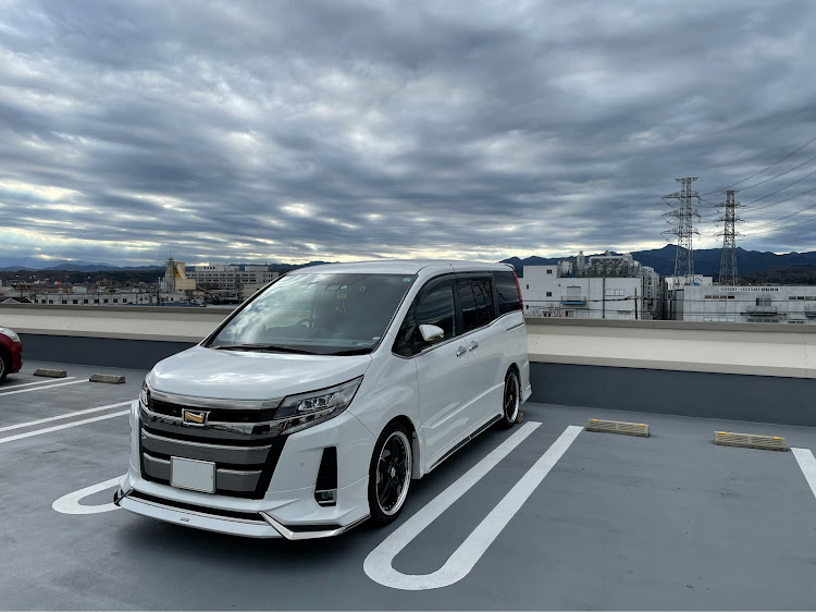 ノアのTOM’Sテール・洗車に関するカスタム事例の投稿画像3枚目