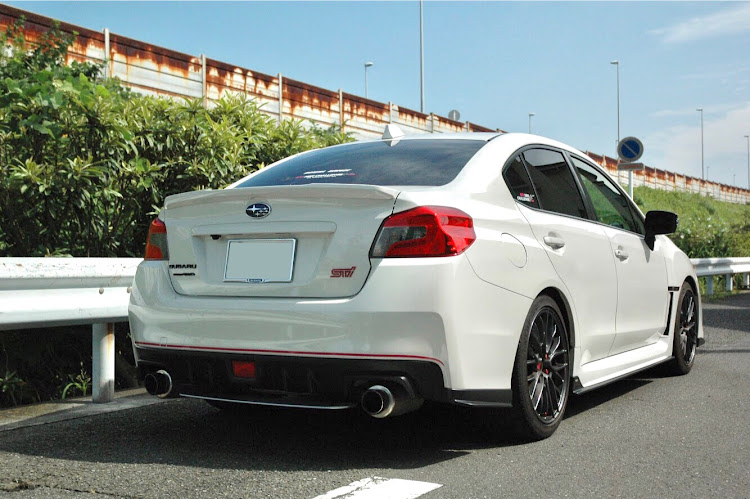 WRX STIのVAB・STI・ヨークシャーテリア・SUBARU・昼撮るの久しぶりに関するカスタム事例の投稿画像3枚目