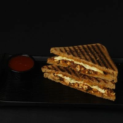 Grilled Chicken Masala Pizza Sandwich - Non-veg