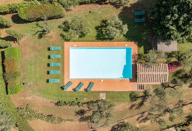 Corps de ferme avec jardin et piscine 5