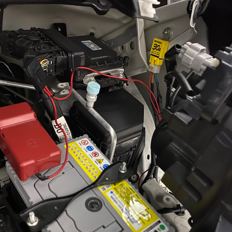 スペーシアカスタムのホーン交換・レクサス純正・リレーキット取付・フロントバンパーの横割そうなぐらい硬いですやんに関するカスタム事例の投稿画像2枚目