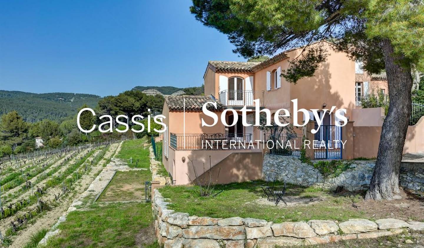 House Cassis