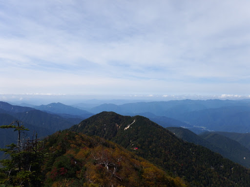 小屋を見下ろす