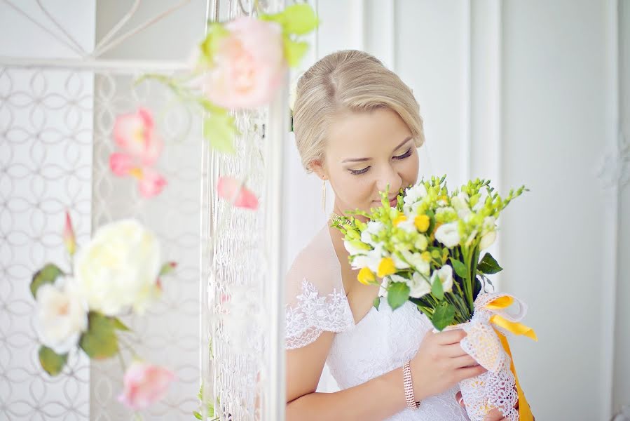 Wedding photographer Marina Alekseeva (akvamarin). Photo of 27 October 2015