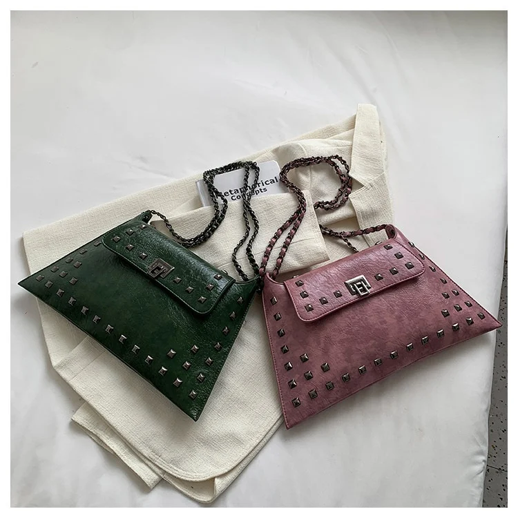 Title 11, Sac bandoulière à rabat avec rivets et chaîne, ...
