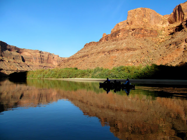 Still water around Bowknot Bend