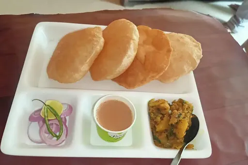 Poori With Aloo Ki Sabzi