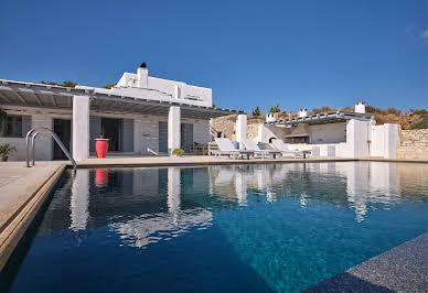 Villa with garden and terrace 4