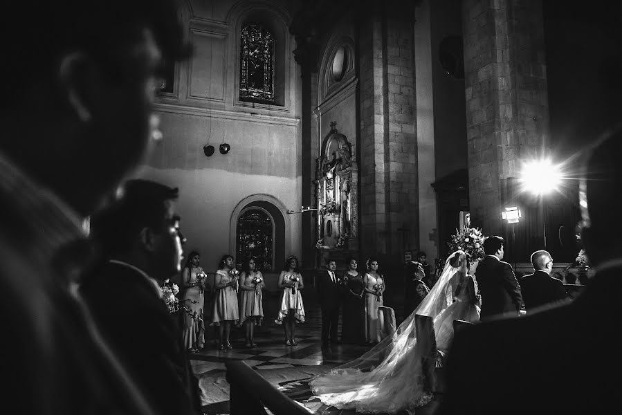 Fotógrafo de casamento Valery Garnica (focusmilebodas2). Foto de 2 de agosto 2019