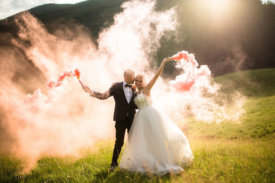 Fotógrafo de casamento Vladut Tiut (tvphoto). Foto de 29 de junho 2019