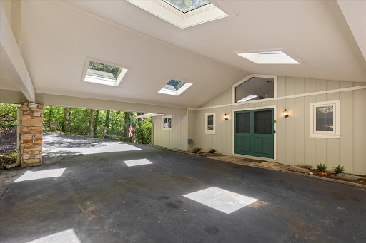 House entrance with green double doors - Prestige house for sale in Sapphire, 3 bedrooms