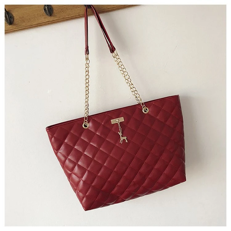 Eén-schouder Messenger Bag met geborduurde draad ruit ketting grote tas voor het stijlvol en gemakkelijk meenemen van al je essentials.