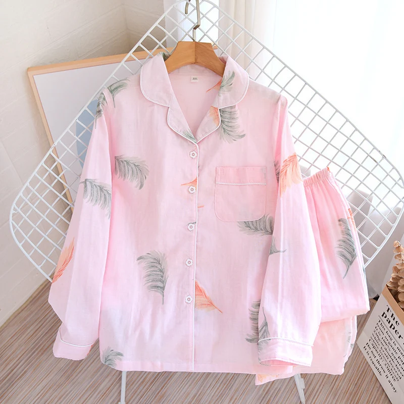 Gaze pyjama met lange mouwen cardigan voor alle seizoenen. Ademend comfort en stijlvol voor koele of ontspannen nachten.