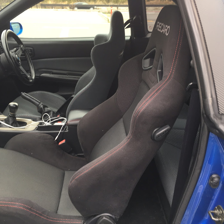 スカイライン GT-Rの純正シート温存・レカロ シート・SR7・左斜め前写真展に関するカスタム事例の投稿画像3枚目