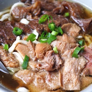 建宏牛肉麵