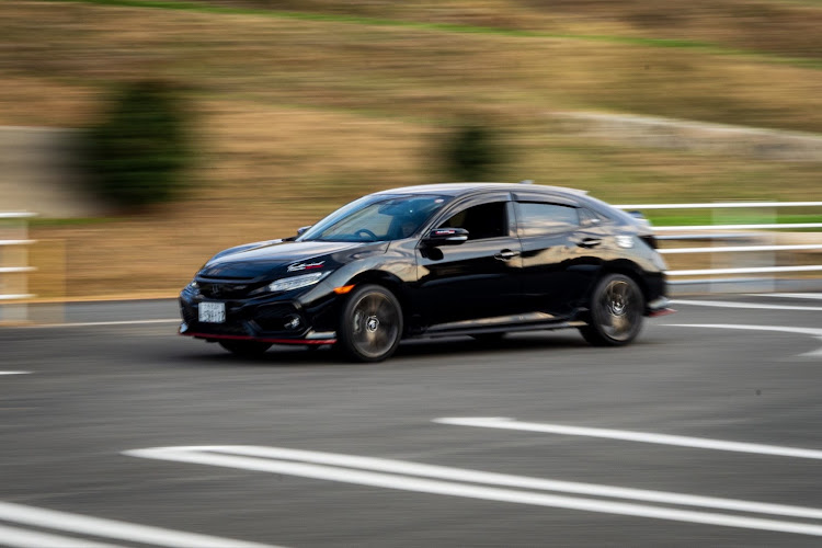 シビックのシビックハッチバック・FK7・スヌーピー号・シビック FK7に関するカスタム事例の投稿画像1枚目
