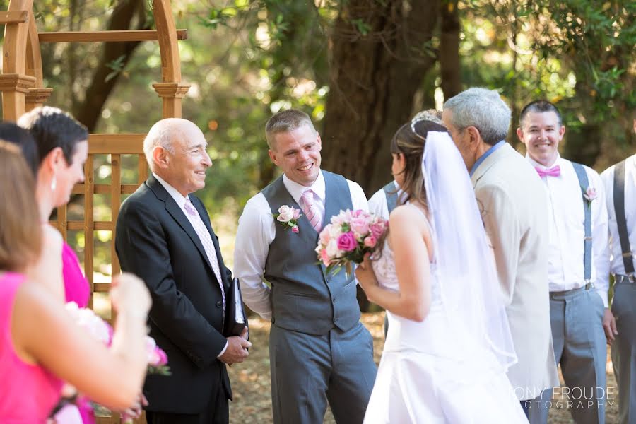 Fotógrafo de casamento Tony Froude (tonyfroude). Foto de 10 de março 2020