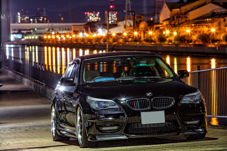 525iハイラインのE60・リフレクション・夜活撮影・一眼レフ・カレンダー落選に関するカスタム事例の投稿画像2枚目